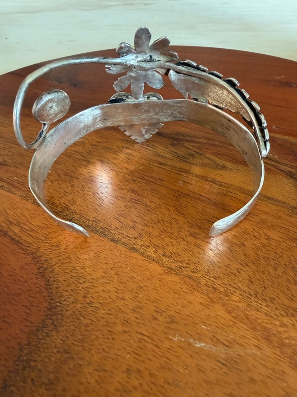 Navajo Artist Bill Kirkham Sterling Floral Leaf and Heart Cuff Bracelet - Picture 3 of 8
